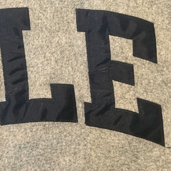 Yale University Vintage Embroidered Stitch Gear For Sports Mens Size Large - Picture 3 of 7